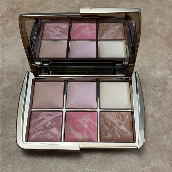 Hourglass Other - NWOB Hourglass LE Ambient Lighting Edit